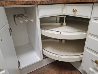 Moderná kuchynská linka so spotrebičmi - 10