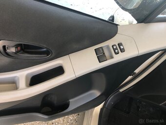 Toyota yaris - 10