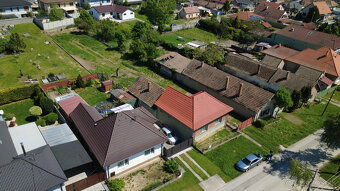Veľký Biel, okr. SC – NA PREDAJ starší, čiastočne prerobený, - 10