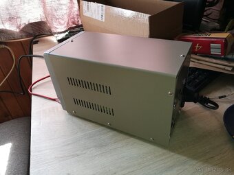 Lineárny laboratórny regulovateľný zdroj. 30 V 5A. - 10