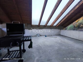 Predám exkluzívne veľký rodinný dom - Nesluša - 10