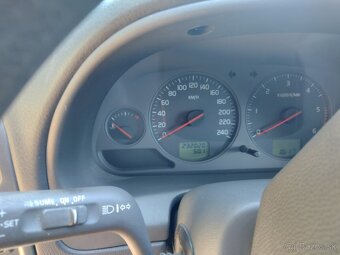 Volvo V40 KOMBI / 2003 / 1,9TDI / 232 000 km - 10