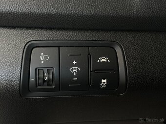 Hyundai i20 1.4B 100K M6 - 10
