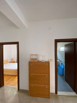 Priestranný apartmán s rozlohou 107 m² s terasou, Budva, Čie - 10