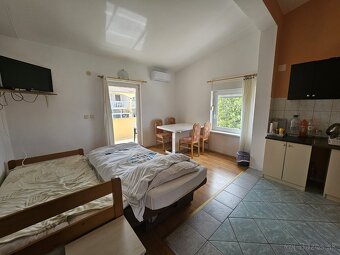 Chorvátsko, apartmánový dom so 6 apartmánmi, 1320 metrov od - 10