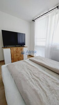 NA PREDAJ - KRÁSNY ,ZARIADENÝ 2 IZBOVÝ BYT S LOGGIOU, ČILIŽS - 10