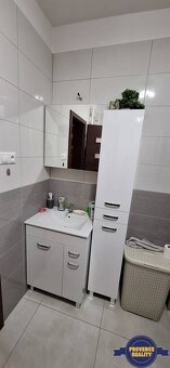 PREDAJ: Rodinný dom + 2x garáž, s pozemkom 591 m2 - Komárno - 10