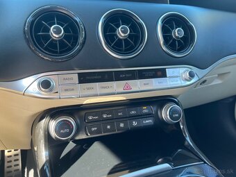 KIA Stinger Premium 2.0 T-GDI 180kw Automat - 10