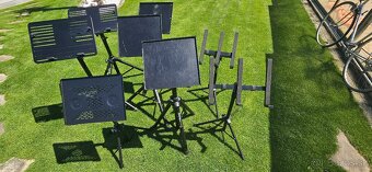 Stojany na mikrofóny, svetla, mix pulty, noty atď. - 10