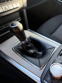 Mercedes E trieda 200 Classic - 10