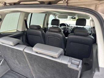 Volkswagen Touran 1.6TDI Highline Panorama 7-miestne - 10