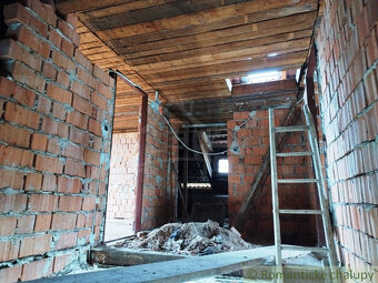 Holodom pred dokončením pre mladú rodinku v obci Veľká Čal - 10