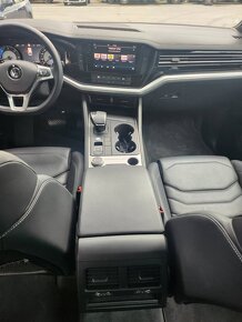 Predám Volkswagen Touareg 3.0 V6 TDI SCR 4Motion Tiptronic - 10