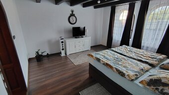 Predám väčší podkrovný rodinný dom v obci Košúty - 10