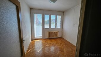 Na predaj 3-izbový byt - 10