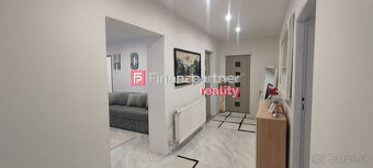 Exkluzívne na predaj rodinný dom s veľkou záhradou v obci Iň - 10