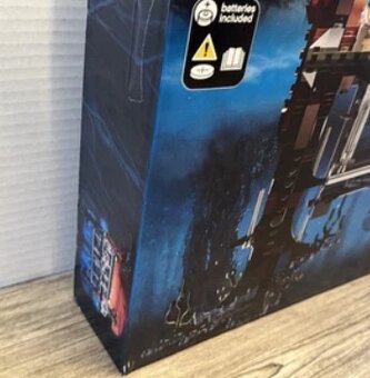 LEGO Stranger Things 75810 Upside Down - 10