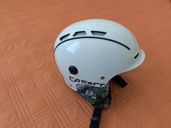 DÁMSKA LYŽIARSKA HELMA S OKULIARMI; set značky CASCO - 10