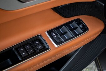 Jaguar XF 3.0D TDV6 Portfolio Auto - 10