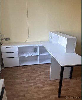 Manikérsky stôl . - 10