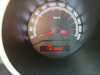 Kia Venga - 10