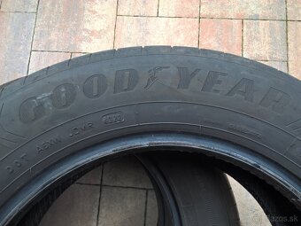 LETNÉ 205/60 R16 92V GOODYEAR cca 6 mm DOT 4322 LEN 35-€/kus - 10