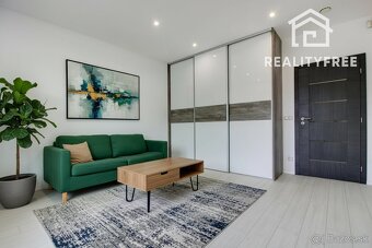 Na predaj 4- izbový rodinný dom s dvojgarážou a záhradným do - 10