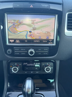 Volkswagen Touareg II 3.0 V6 TDI R-Line 4XMOTION - 10