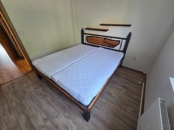 Masívna manželská posteľ 205x185 - 10