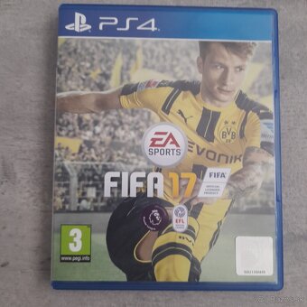 Predám PS4 slim 1tb s 8 hrami - 10