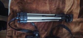 Canon EOS 2000D - 10