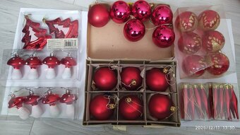 Predám tieto všetky vianočné dekorácie. Cena: 17E - 10