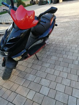APRILIA SR 50 - 10