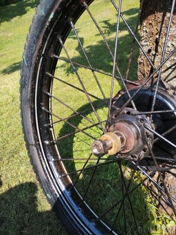Predám originálne patinové koleso ČZ 150 C s linkami + brzd - 10