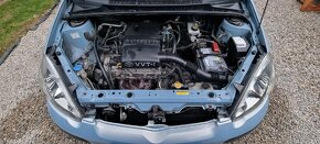 Toyota Yaris 1.0 VVti benzín - 10