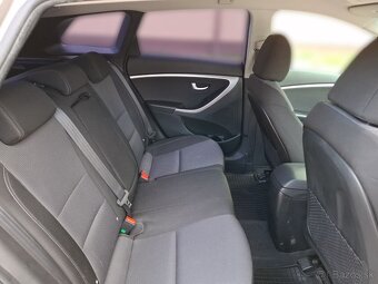 Hyundai i30 KOMBI 1.6i CRDi 16V DOHC Family + FULL LED + ZIM - 10