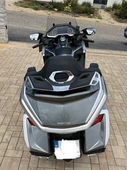 Honda GL 1800 Gold Wing 1800 Tour - 10