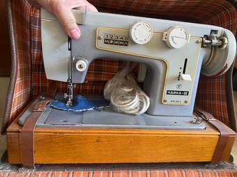Šijacie stroje 3 ks Šijací stroj plne funkčné - 10