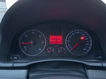 Volkswagen Golf 1.9TDi Nová STK - 10