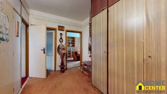 PREDAJ priestranný /65m2/, 2 izbový byt, blízko centra - IBA - 10