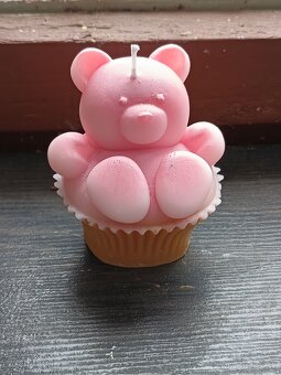 Domáce vyrobené sviečky a kytica - 10