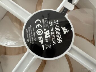 Predám Corsair iCUE H150i Elite Capellix White - 10