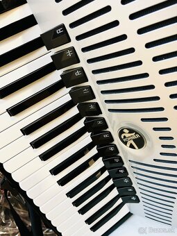 Predám akordeón HOHNER VENTURA IV 96 BAS- špičkový akordeón - 10