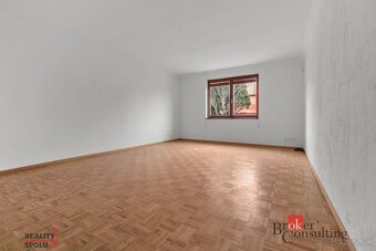8-izbový RD, BAZÉN, DVOJGARÁŽ - VHODNÝ AJ AKO SÍDLO FIRMY - 10