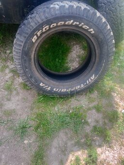 Predám pneumatiky na SUV - 10