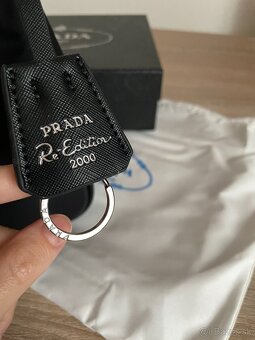 Prada Re-edition 2000 kabelka v darčekovom balení - 10