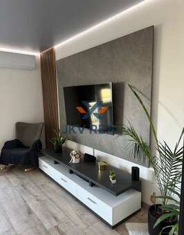 Luxusný kompletne zrekonštruovaný 3-izbový byt s Klímou a Ba - 10