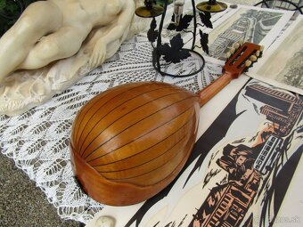 grafiky Levíc, mandolína, socha, vínna sada - 10