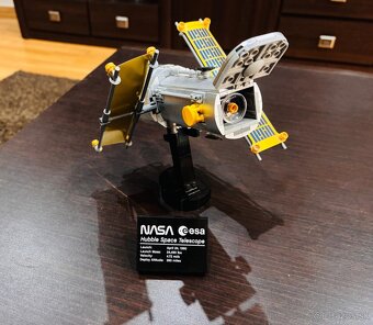 Lego NASA raketoplán Discovery - 10