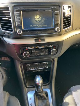Volkswagen Sharan 2.0TDi DSG 125kw r.v.2012 Panoráma - 10